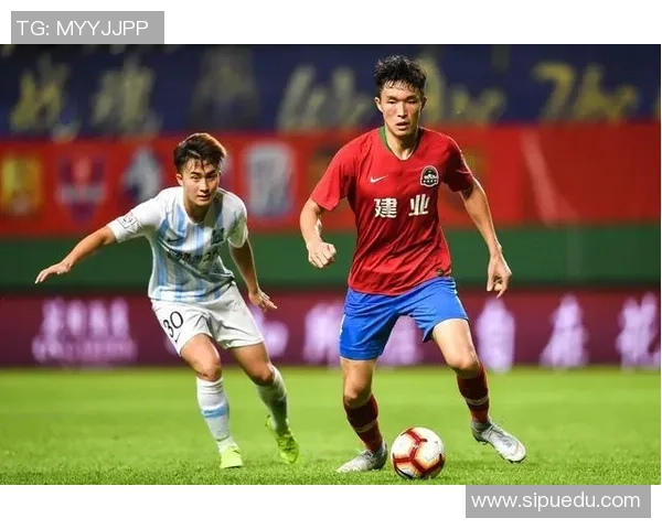 河南建业主场迎战广州富力期待全取三分争夺中超联赛积分榜上游位置